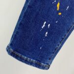 【Gucci Jeans | Classic Denim, Engraved with Luxury DNA】 When street style meets haute couture, a pair of jeans can become a badge of status.
Deconstructing the language of denim with centuries-old craftsmanship, we infuse every inch of fabric with a modern attitude and luxurious details, making everyday wear a silent declaration of taste.
✨ A pair of jeans is an attitude, and even more so, a legacy.
It's not just a wardrobe essential, but also an interpretation of the brand's spirit—
"From suitcases to jeans, we have always defined the boundaries of luxury with the ultimate craftsmanship."
Sizes: 28-42 - Image 7