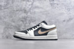 ▪🐼权威实拍💯#SI32310
新货🚀#Air Jordan AJ1 Low 低帮 白黑金钩 IH0649-021 全新流水线出品 DT版本唯一平替选择 市场第二梯队最强版 全部原鞋开发 原楦原纸板开发 全鞋电脑针车 原厂内置全掌气垫 原盒内在原标 唯一Zp原版鞋带绑法 免检产品 全新2022版型 全头层皮料 完美零毛边处理 原厂配置全掌气垫 价格定位良心 几十个配色陆续出货 实拍调校N版已经零色差零失真 百分百还原实物色彩所见即所得 不存在货不对板色差等低级问题 选购参考实物拍摄 不混卖不参货 只用心做好货严格选品 承诺混一赔十 SIZE：36 36.5 37.5 38 38.5 39 40 40.5 41 42 42.5 43 44 44.5 45 46