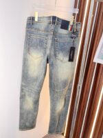 【Armani Jeans | Classic Denim, Embossed with Luxury DNA】 When streetwear meets haute couture, a pair of jeans can become a badge of status.
Deconstructing the language of denim with centuries-old craftsmanship, we infuse every inch of fabric with a modern attitude and luxurious details, making everyday wear a silent declaration of taste.
✨ A pair of jeans is an attitude, and even more so, a legacy.
It's not just a wardrobe essential, but also an interpretation of the brand's spirit—
"From suitcases to jeans, we have always defined the boundaries of luxury with the ultimate craftsmanship."
Sizes: 28-42 - Image 9