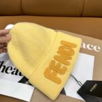 Fendi FENDI Knitted Hat 😘 😱 Simple and elegant 👍  The tight knitting method is very thick, soft and comfortable 🙈 Warm and stylish ❤️ can't bear to put it down 👍 Dear, hurry up and get it 👍😘 Same gender design! - Image 8