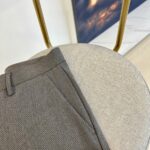 Dior and SS's new autumn and winter men's business plus velvet thick casual pants are platinum level perfect appearance, directly entering the counter nature. This is an extremely impressive micro elastic fabric casual pants, which is a rare item in the industry in recent years. The quality, craftsmanship, fabric, and accessories subvert imagination, and the details are quite exquisite and refined. Customized original elastic cotton fabric! Creating a rebellious and tough personality color, the unique logo adds a lot of points, clever and exquisite, and the cutting and design continue the modern simplicity and efficiency of Italian style, bringing the tone of fashion aesthetics to the extreme. 29-38 None 35, 37 (please indicate waist circumference when placing an order) - Image 4