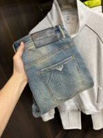 【Armani Jeans | Classic Denim, Embossed with Luxury DNA】 When streetwear meets haute couture, a pair of jeans can become a badge of status.
Deconstructing the language of denim with centuries-old craftsmanship, we infuse every inch of fabric with a modern attitude and luxurious details, making everyday wear a silent declaration of taste.
✨ A pair of jeans is an attitude, and even more so, a legacy.
It's not just a wardrobe essential, but also an interpretation of the brand's spirit—
"From suitcases to jeans, we have always defined the boundaries of luxury with the ultimate craftsmanship."
Sizes: 28-42