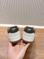 男码加10  Fendi芬迪板鞋首款大头运动鞋~~fendi match篮球运动鞋，最新元素注入加FF复古的设计，超经典百搭系列……
鞋面采用牛皮和牛猄拼接组合，侧面凸起的双F logo，内里采用毛巾布里，TPU发泡组合双色大底不一般的舒适！情侣款35-44 - Image 8