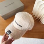Balencia * a new Balenciaga baseball cap🧢 A simple, fashionable, super unbeatable and beautiful hat! - Image 3