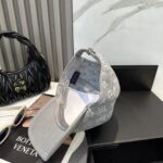 LV路易威登官网同步高版本 新款牛仔棒球帽🧢
火爆技术升级，洗水牛仔风街头风十足
更符合现在时尚小哥哥小姐姐的style，机场街拍超飒！ - Image 4