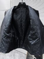 Louis Vuitton LV 2025ss Spring and Autumn new suit, high-end version! Customized fabrics for counters have high breathability and comfort, impeccable details, and brand element design concepts, reflecting high quality. Delicate and soft to the touch! Presenting casual tailoring, the upper body design is superb! Size range: 48-58 - Image 3