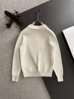The latest winter sweaters on the official website of Luoyiwei 2025 are on sale at the counter simultaneously! Specially supplied wool blended fabric Comfortable to feel It can directly touch the skin, with exquisite embroidered logos and badges that are extremely eye-catching! Details highlight the fashionable charm of big brands Exquisite craftsmanship Stereoscopic cutting style The wearing effect is unbeatable and handsome! All three standards are complete! Size: M-3XL - Image 9