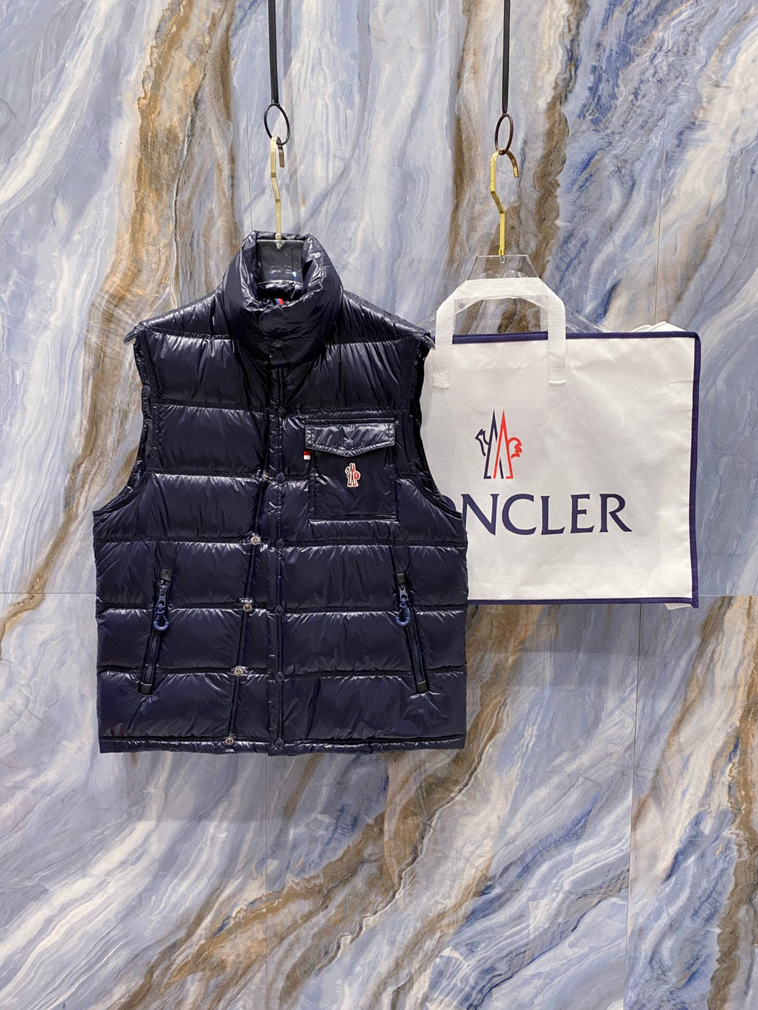 [Goose Down] Moncler Mouth Mask 2025 Autumn/Winter New Collection 🆕 Down jacket original 1:1 customized hardware accessories fully imported original customized welcome counter comparison absolute high quality, using top-grade 95 white goose down super soft feather filling, fluffy and full super heavy industry fabric with excellent workmanship 👍 Perfect pattern, attention to fabric, super comfortable, exclusive, non market item, unisex size: 1-6