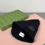 Comes with dust bagGucci official website knitted hat 😘  Cashmere material 🙆🏻 New products on the official website 😱 Simple and elegant 👍  The tight knitting method is very thick, soft and comfortable 🙈 Warm and stylish ❤️ can't bear to put it down 👍 Dear, hurry up and get it 👍😘 Same gender design! - Image 8