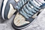 #Nk Dunk Low 熊猫恶作剧 航海时代 探浪寻 米蓝黑 低帮休闲板鞋 DD1391-400
#配色整体围绕熊猫恶作剧航海时代主题设计，鞋身整体采用专属颜料重新喷涂。特殊原创设计图标涂鸦装饰，添加潮流元素效果喷涂点缀。
尺码：40 40.5 41 42 42.5 43 44 44.5 45 46 - Image 8