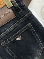 【Armani Jeans | Classic Denim, Embossed with Luxury DNA】 When streetwear meets haute couture, a pair of jeans can become a badge of status.
Deconstructing the language of denim with centuries-old craftsmanship, we infuse every inch of fabric with a modern attitude and luxurious details, making everyday wear a silent declaration of taste.
✨ A pair of jeans is an attitude, and even more so, a legacy.
It's not just a wardrobe essential, but also an interpretation of the brand's spirit—
"From suitcases to jeans, we have always defined the boundaries of luxury with the ultimate craftsmanship."
Sizes: 28-42 - Image 7