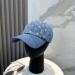 LV路易威登官网同步高版本 新款牛仔棒球帽🧢
火爆技术升级，洗水牛仔风街头风十足
更符合现在时尚小哥哥小姐姐的style，机场街拍超飒！