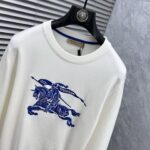 P 180 💐  Babao's 2025 autumn/winter wool blended round neck knitted sweater is made of imported custom yarn, providing comfortable and warm upper body, and is available for sale at the counter simultaneously. All three standards are complete.Size: M-3XL - Image 3