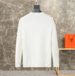 Hermes 2025 Autumn/Winter New Sweater, the pinnacle of simplicity and the ultimate answer to hidden luxury. The classic round neck adds a touch of leisure and restraint, while the wool blend is skin friendly and soft. The sleeve design highlights a sense of fashion without showing off, and the poetry of color and pattern creates an effortless sense of luxury. It embodies the ultimate comfort and elegance of the brand tone. It is not just a sweater, it is a Hermes sweater. When you don't know what to wear, a Hermes sweater is always right.Counter size: M~3XLRecommended codes for height and weight that can be reported - Image 3
