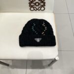🧢普拉达💰RADA👒 秋冬新款针织毛线帽，超火爆💖质感一流，出街超好搭配！减龄神器