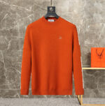 Hermes 2025 Autumn/Winter New Sweater, the pinnacle of simplicity and the ultimate answer to hidden luxury. The classic round neck adds a touch of leisure and restraint, while the wool blend is skin friendly and soft. The sleeve design highlights a sense of fashion without showing off, and the poetry of color and pattern creates an effortless sense of luxury. It embodies the ultimate comfort and elegance of the brand tone. It is not just a sweater, it is a Hermes sweater. When you don't know what to wear, a Hermes sweater is always right.Counter size: M~3XLRecommended codes for height and weight that can be reported - Image 2