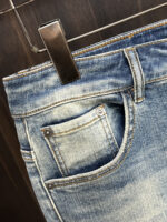 【Armani Jeans | Classic Denim, Embossed with Luxury DNA】 When streetwear meets haute couture, a pair of jeans can become a badge of status.
Deconstructing the language of denim with centuries-old craftsmanship, we infuse every inch of fabric with a modern attitude and luxurious details, making everyday wear a silent declaration of taste.
✨ A pair of jeans is an attitude, and even more so, a legacy.
It's not just a wardrobe essential, but also an interpretation of the brand's spirit—
"From suitcases to jeans, we have always defined the boundaries of luxury with the ultimate craftsmanship."
Sizes: 28-42 - Image 6
