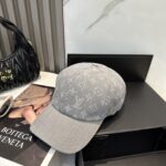 LV路易威登官网同步高版本 新款牛仔棒球帽🧢
火爆技术升级，洗水牛仔风街头风十足
更符合现在时尚小哥哥小姐姐的style，机场街拍超飒！ - Image 6