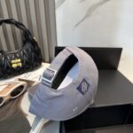 路易威登棒球帽LouisVuitton👒😍新款LV棒球帽，重工打造♥完美刺绣，高端大气，百搭款🤗男女通用！ - Image 3