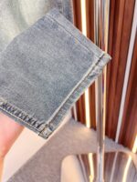 【Armani Jeans | Classic Denim, Embossed with Luxury DNA】 When streetwear meets haute couture, a pair of jeans can become a badge of status.
Deconstructing the language of denim with centuries-old craftsmanship, we infuse every inch of fabric with a modern attitude and luxurious details, making everyday wear a silent declaration of taste.
✨ A pair of jeans is an attitude, and even more so, a legacy.
It's not just a wardrobe essential, but also an interpretation of the brand's spirit—
"From suitcases to jeans, we have always defined the boundaries of luxury with the ultimate craftsmanship."
Sizes: 28-42 - Image 7
