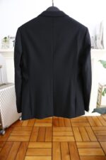 🔥 Fan Sizhe/Vers * ceAutumn New Arrivals 📸 Casual and fashionable original suit set, with the brand's classic logo mark 👍🏻 Super generous, with lining design emphasizing perfect lines, perfectly blending the low-key and melancholic temperament of England with the exquisite and noble French style. A sleek and ergonomic cut, with a tall and handsome upper body, comfortable and slim fit, showcasing a gentlemanly demeanor. Selected suit fabric, with a soft and delicate touch, good luster and elasticity. Paired with this suit set, it is a great choice for stylish men. The silhouette and waist cinching cut add more comfort to their attire, making them look slim yet handsome! A must-have for trendy men! Counter size: S-XXL, shipped next day! - Image 4
