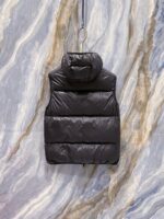 [Goose Down] Moncler Mouth Mask 2025 Autumn/Winter New Collection 🆕 Down jacket original 1:1 customized hardware accessories fully imported original customized welcome counter comparison absolute high quality, using top-grade 95 white goose down super soft feather filling, fluffy and full super heavy industry fabric with excellent workmanship 👍 Perfect design, pay attention to the comfortable fabric, exclusive non market item, unisex size: 1-5 - Image 3