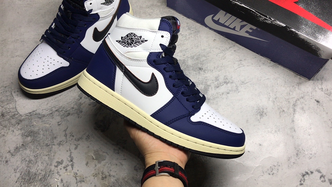 ▪福利特价
乔丹 Air Jordan 1 Retro High AJ1乔丹一代高帮经典复古文化休闲运动篮球鞋 555088-009