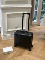 GF4343DNB

rimowa original Compact16寸商务机长箱铝镁合金拉杆行李登机箱 
电脑包铝合金 - Image 5