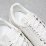 🌟  《顶级品质》
GⅣENCHY纪梵希魔术贴经典款 
专柜官网同步 市面最高版本 原版一比一复刻 四季潮鞋！纪凡希鞋子做工讲究 每一条走线都是按照原版样式 基本做到零瑕疵 媲美专柜 毫无压力 此款鞋即新潮又百搭！
▪️鞋面:进口摩术贴
▪️鞋面:进口头层牛皮
▪️垫脚:羊皮内里
▪️大底:原版TPU
▪️码数:女35一40 男39一44 - Image 5