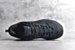 HOKA ONE ONE Tor Uitra Low 托亚潮流户外越野登山功能鞋 鞋款利用机能、户外、复古元素将都市型格与户外机能无缝结合 既能自由穿梭于城市的钢筋水泥之间 也能轻松演绎山系潮流搭配 全粒面皮革结合模压鞋口 提升持久耐穿度 直至鞋头的鞋带设计 舒适灵活的调节 搭配鞋头处HOKA ONE ONE飞翼纹饰 营造了个性十足的张扬气场 Tor Ultra 配备 Vibram® 鞋底与 EVA 和RMAT® 中底 给穿著者最佳的抓地力及舒适性 另外中底的金属摇杆可稳定脚部行程 当走过崎岖山路时依然让脚部得到平稳的感觉 而整对鞋以皮革和耐用尼龙布材打造 与坚固的鞋底相结合，可以牢固地支撑脚部和脚踝 另外外层搭载的Event技术 保持鞋履防水以及鞋内透气作用 
尺码：36 36.5 37.5 38 38.5 39 40 40.5 41 42 42.5 43 44 45 46 - Image 4