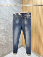 [Dior Jeans | Classic Denim, Embossed with Luxury DNA] When streetwear meets haute couture, a pair of jeans can become a badge of status.
Deconstructing the language of denim with centuries-old craftsmanship, Dior infuses every inch of fabric with a modern attitude and luxurious details, making everyday wear a silent declaration of taste.
✨ A pair of jeans is an attitude, and a legacy.
It's not just a wardrobe essential, but also an interpretation of the brand's spirit—
"From suitcases to jeans, we have always defined the boundaries of luxury with the ultimate craftsmanship."
Sizes: 28-42 - Image 2