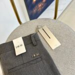Dior and SS's new autumn and winter men's business plus velvet thick casual pants are platinum level perfect appearance, directly entering the counter nature. This is an extremely impressive micro elastic fabric casual pants, which is a rare item in the industry in recent years. The quality, craftsmanship, fabric, and accessories subvert imagination, and the details are quite exquisite and refined. Customized original elastic cotton fabric! Creating a rebellious and tough personality color, the unique logo adds a lot of points, clever and exquisite, and the cutting and design continue the modern simplicity and efficiency of Italian style, bringing the tone of fashion aesthetics to the extreme. 29-38 None 35, 37 (please indicate waist circumference when placing an order) - Image 6
