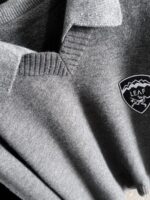 The latest winter sweater on the official website of Archaeopteryx 2025 is currently on sale at the counter! Specially supplied wool blended fabric Comfortable to feel It can directly touch the skin, with exquisite embroidered logos and badges that are extremely eye-catching! Details highlight the fashionable charm of big brands Exquisite craftsmanship Stereoscopic cutting style The wearing effect is unbeatable and handsome! All three standards are complete! Size: M-3XL - Image 6