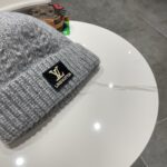 路易威登棒球帽 LouisVuitton😍新款LV毛线帽，重工打造♥️高端大气，百搭款🤗男女通用！跑量！ - Image 4