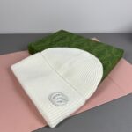 Comes with dust bagGucci official website knitted hat 😘  Cashmere material 🙆🏻 New products on the official website 😱 Simple and elegant 👍  The tight knitting method is very thick, soft and comfortable 🙈 Warm and stylish ❤️ can't bear to put it down 👍 Dear, hurry up and get it 👍😘 Same gender design! - Image 5