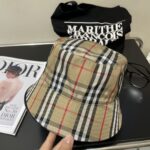 Comes with dust bagBurberry's hot selling item on Little Red Book! The original fisherman hat is a hot selling item at the counter, with a pure cotton lining that is lightweight and breathable. Perfect design, precise and accurate grid alignment, original factory quality, exclusive physical shooting, suitable for both men and women - Image 2