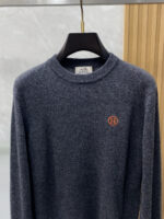 Hermes 2025ss Autumn/Winter New Product Fashionable and Casual Bottom Single Wear Round Neck Business and Leisure Basic High end Knitted 100% Pure Wool Sweater Comfortable and Warm! anti-pilling 👍🏼 Non irritating to the skin, suitable for close fitting, luxurious classic element design! There isn't much complicated craftsmanship involved, just the fusion of design and material. Simple European style autumn and winter essential counter size: M-3XL - Image 2