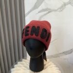 Fendi FENDI Knitted Hat 😘 😱 Simple and elegant 👍  The tight knitting method is very thick, soft and comfortable 🙈 Warm and stylish ❤️ can't bear to put it down 👍 Dear, hurry up and get it 👍😘 Same gender design!