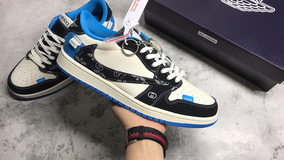 ▪公司级别
Travis Scott x Fragment Design x Air Jordan 1 Low OG SP AJ1 古驰联名 蓝黑花勾 低帮文化休闲板鞋