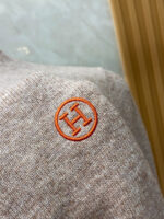 Hermes 2025ss Autumn/Winter New Product Fashionable and Casual Bottom Single Wear Round Neck Business and Leisure Basic High end Knitted 100% Pure Wool Sweater Comfortable and Warm! anti-pilling 👍🏼 Non irritating to the skin, suitable for close fitting, luxurious classic element design! There isn't much complicated craftsmanship involved, just the fusion of design and material. Simple European style autumn and winter essential counter size: M-3XL - Image 5
