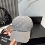 LV路易威登官网同步高版本 新款牛仔棒球帽🧢
火爆技术升级，洗水牛仔风街头风十足
更符合现在时尚小哥哥小姐姐的style，机场街拍超飒！ - Image 2