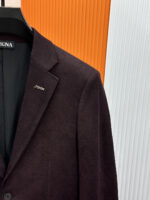 Zegna Jenia 25Fw Autumn/Winter New Collection! -ZEGN * A Men's Light Luxury Fashion Gentleman Wool Suit and Suit, choosing wool single silk is choosing a quality of life, making it a classic in your wardrobe, adding an elegant color to your life. A two button suit with urban fashion, casual and slim fit! 🍁🍁 Autumn is not just about fallen leaves, but also about new clothes. As the weather gradually cools down, a casual item is definitely your best choice. The whole suit is fresh and elegant, with a luxurious and trendy look for men. It exudes vitality while maintaining a graceful demeanor, with a handsome and stylish upper body that is easy to handle!Z suits are renowned for their exquisite craftsmanship and elegant styles. A high-end men's business mainline masterpiece, a suit selected by the elite of the men's clothing industry, and a highly practical casual single suit. A slim fit with a delicate flat collar and round pocket design. Continuing the contemporary style, the exquisite and beautiful Z family metal xxx series logo logo on the chest! Easy to disassemble, it also enhances the sense of design. The slim fit cutting and unique button design have become the visual focus. The channel suits are produced by an old factory, with first-class quality control, texture, and details. Give full dignity and honor.This suit is carefully crafted with high-quality 45% wool, 32% polyester fiber, 20% viscose fiber, and 3% spandex. Solid color wide and slim fit, twill fabric wool has a soft and comfortable feel, and the upper body is lightweight, stylish, and handsome! The fabric is soft, comfortable, and easy to wear, with strong wrinkle resistance. The better the quality of the suit, the more textured it is. The lining is made of satin and fabric, and the edging is exquisitely crafted. Its bone feel is reflected in the cutting of the pattern, which depends on the good cutting bed and professional suit factory.This is a slim fit version that leans towards a fashionable and casual style, making it suitable for formal occasions. Classic high-end gray, stylish and stylish, showcasing a passion and vitality for life.Color: Grey Angra RedSize: 48~58 (m~4xl) 178 135 pounds, wearing L slim fit, maximum wearing 190 pounds48: Chest circumference 100- Shoulder width 43- Sleeve length 60- Clothing length 6850: Chest circumference 104- Shoulder width 44- Sleeve length 61- Clothing length 6952: Chest circumference 108- Shoulder width 45- Sleeve length 62- Clothing length 7054: Chest circumference 112- Shoulder width 46- Sleeve length 63- Clothing length 7156: Chest circumference 116- Shoulder width 47- Sleeve length 64- Clothing length 7258: Chest circumference 120- Shoulder width 48- Sleeve length 65- Clothing length 73 - Image 3