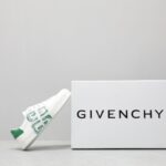 🌟  《顶级品质》
GⅣENCHY纪梵希魔术贴经典款 
专柜官网同步 市面最高版本 原版一比一复刻 四季潮鞋！纪凡希鞋子做工讲究 每一条走线都是按照原版样式 基本做到零瑕疵 媲美专柜 毫无压力 此款鞋即新潮又百搭！
▪️鞋面:进口摩术贴
▪️鞋面:进口头层牛皮
▪️垫脚:羊皮内里
▪️大底:原版TPU
▪️码数:女35一40 男39一44