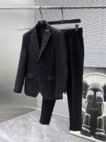 Dolce&Gabbana DG 2025 new suit, high-end version! Customized fabrics for counters have high breathability and comfort, impeccable details, and brand element design concepts, reflecting high quality. Delicate and soft to the touch! Presenting casual tailoring, the upper body design is superb! Size range: 48-58 - Image 9