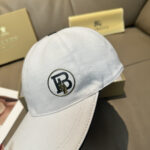 Comes with box bag, Burberry's latest original baseball cap, 1:1 mold customization, Tiger offset printing! Original canvas fabric+top layer cowhide, meticulous workmanship, original factory quality, exclusive physical photography. Black and white two-color shipping. - Image 4