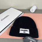 💰Chanel官网品质香奈儿秋冬网红时尚博主推荐款针织帽，藏着不动声色的高级感，每一处线条都透着利落大方，简约而不简单，大方且不失格调，处处细节都彰显着高端品味，时尚感在克制中愈发耐人寻味。 - Image 8