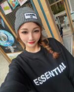 💰Chanel官网品质香奈儿秋冬网红时尚博主推荐款针织帽，藏着不动声色的高级感，每一处线条都透着利落大方，简约而不简单，大方且不失格调，处处细节都彰显着高端品味，时尚感在克制中愈发耐人寻味。