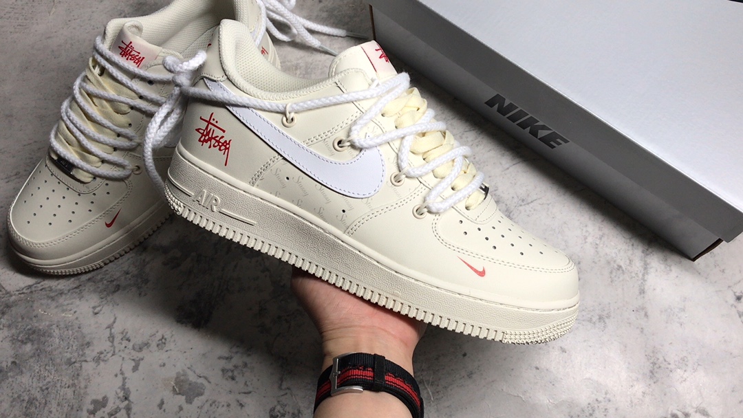 ▪️公司级别
NK Air Force 1'07 Low 斯图西联名 空军一号低帮休闲板鞋