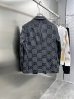 Gucci 2025ss Spring and Autumn new suit, high-end version! Customized fabrics for counters have high breathability and comfort, impeccable details, and brand element design concepts, reflecting high quality. Delicate and soft to the touch! Presenting casual tailoring, the upper body design is superb! Sizes: 48-56 can be paired with a set - Image 3