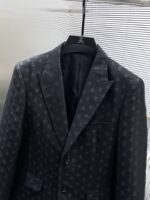 Dolce&Gabbana DG 2025 new suit, high-end version! Customized fabrics for counters have high breathability and comfort, impeccable details, and brand element design concepts, reflecting high quality. Delicate and soft to the touch! Presenting casual tailoring, the upper body design is superb! Size range: 48-58 - Image 4